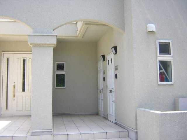 エントランス　【南向き日当たり良好♪】