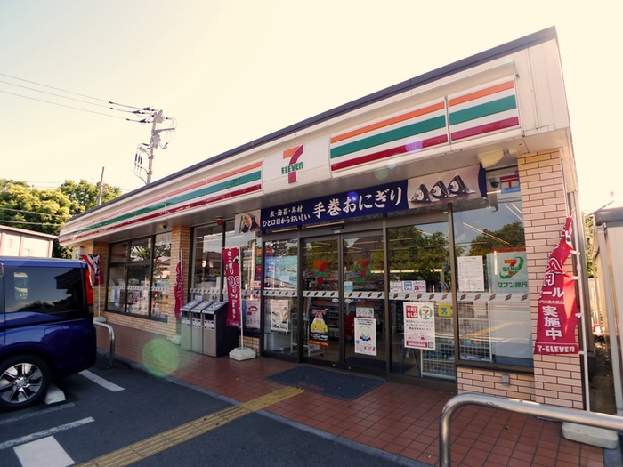 コンビニ　セブンイレブン（コンビニ）まで310m