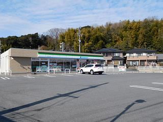 コンビニ　ファミリーマート（コンビニ）まで120m