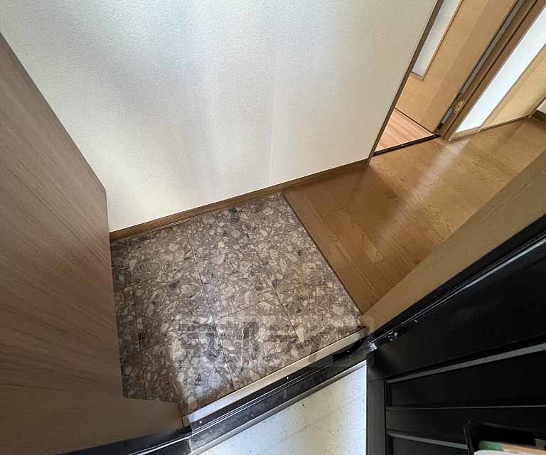 玄関　出入りに十分なスペースを確保した玄関です。