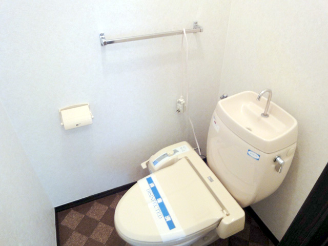 トイレ　別室参考写真となります。