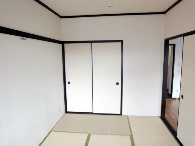 居室・リビング　別室参考写真となります。