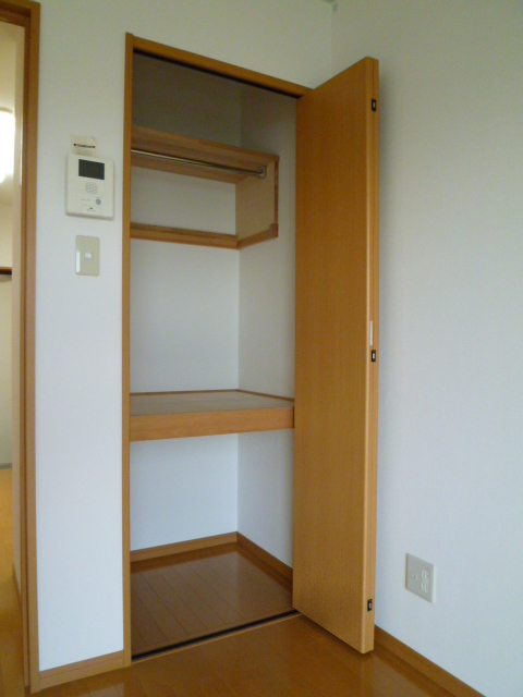 収納　洋服を掛ける事も出来ます。