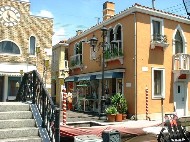 ショッピングセンター　ラ ヴィータ自由が丘（ショッピングセンター）まで360m