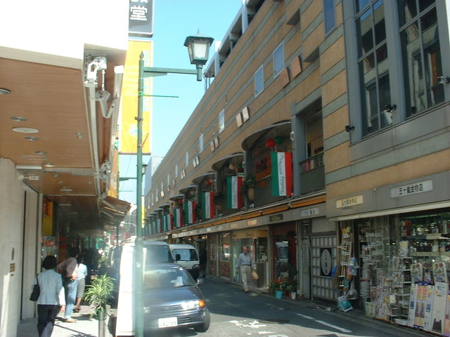 ショッピングセンター　自由が丘デパート（ショッピングセンター）まで579m