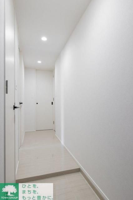 玄関　Cタイプ2024年10月撮影 同タイプ1303号室の写真です