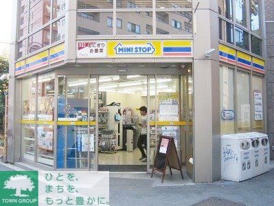 コンビニ　ミニストップ南青山6丁目店（コンビニ）まで250m