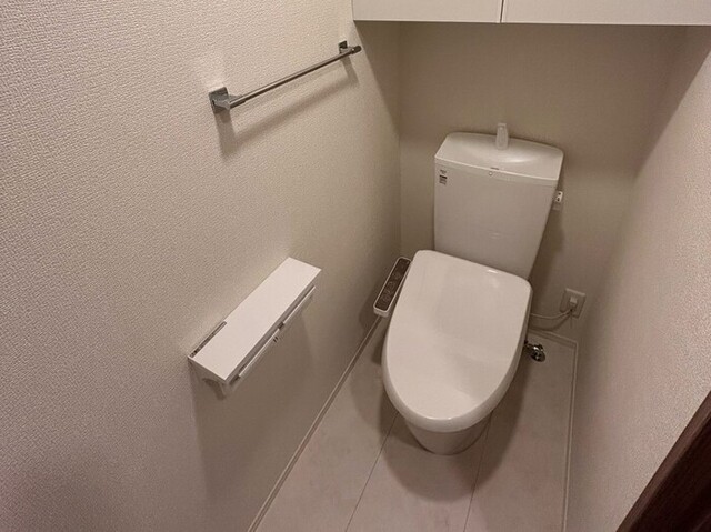 トイレ　温水洗浄暖房便座