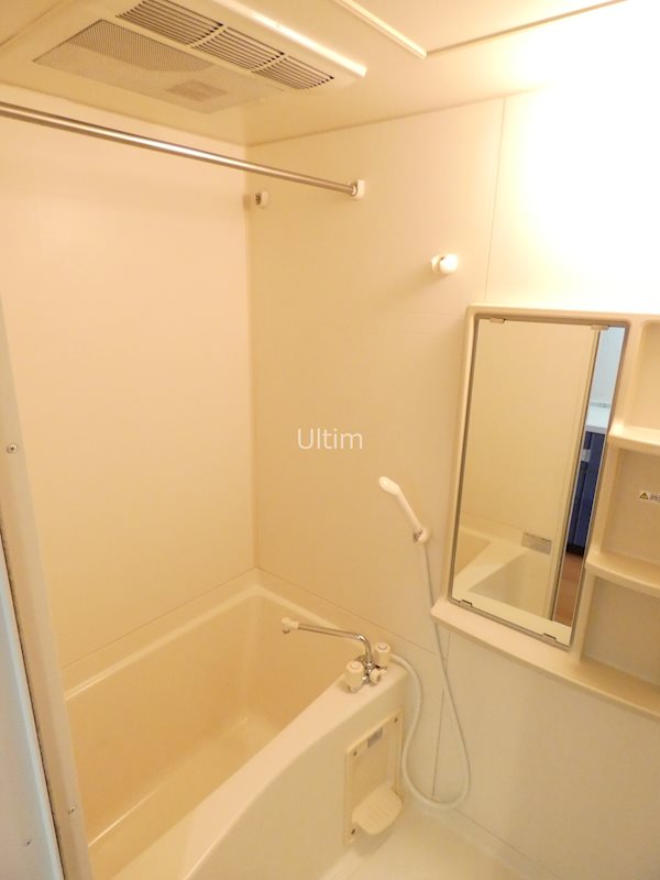 バス・シャワールーム　違うお部屋の写真です。ご参考までに