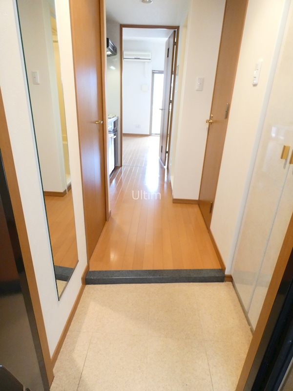 玄関　違うお部屋の写真です。ご参考までに