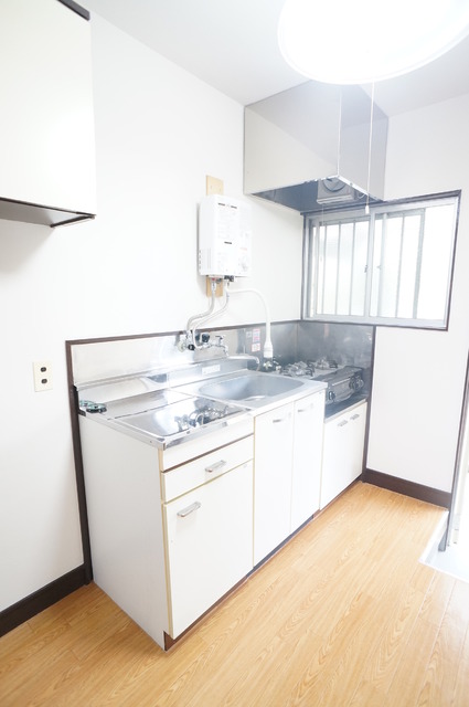 キッチン　上下収納豊富・調理スペースあり！使い勝手の良いキッチンです♪