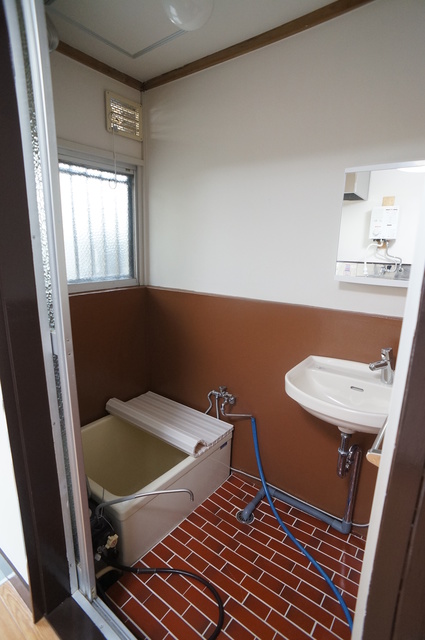 洗面設備　洗面ボウルと鏡もございます☆