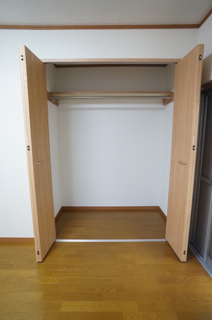 収納　増えがちな荷物をスッキリ収納できる大きめクローゼットです♪
