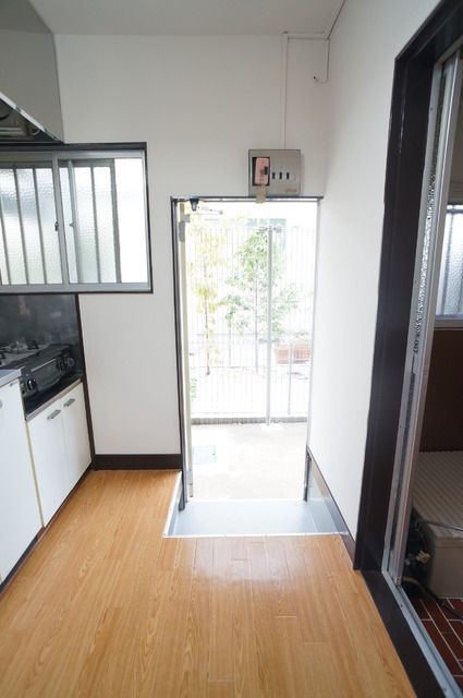 玄関　落ち着いた雰囲気で寝室にピッタリのお部屋です♪