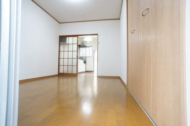 居室・リビング　うれしい！インターネット接続可能なお部屋です♪