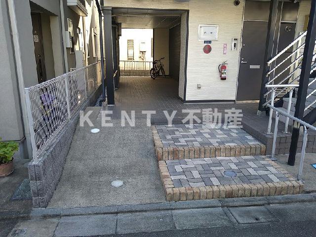 エントランス　建物の内部です