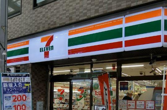 コンビニ　セブンイレブン大田区仲六郷２丁目店（コンビニ）まで895m