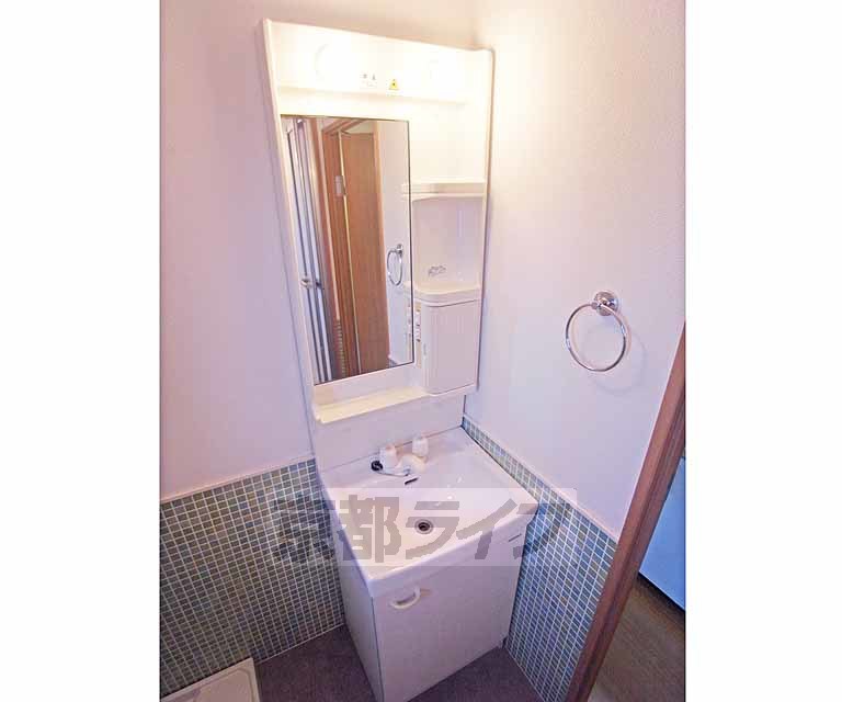 洗面設備　オシャレな３点セパレートです。