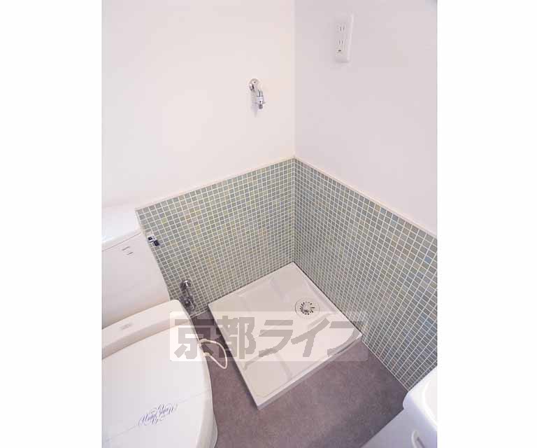 その他設備　脱衣所に洗濯機が置けます。