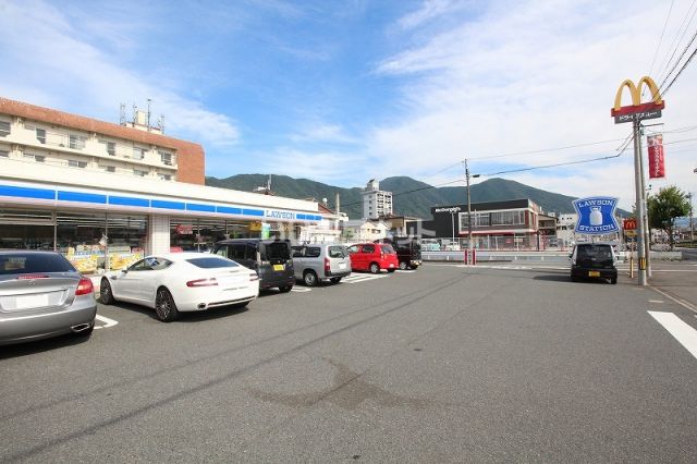 コンビニ　ローソン　小倉宇佐町店（コンビニ）まで653m