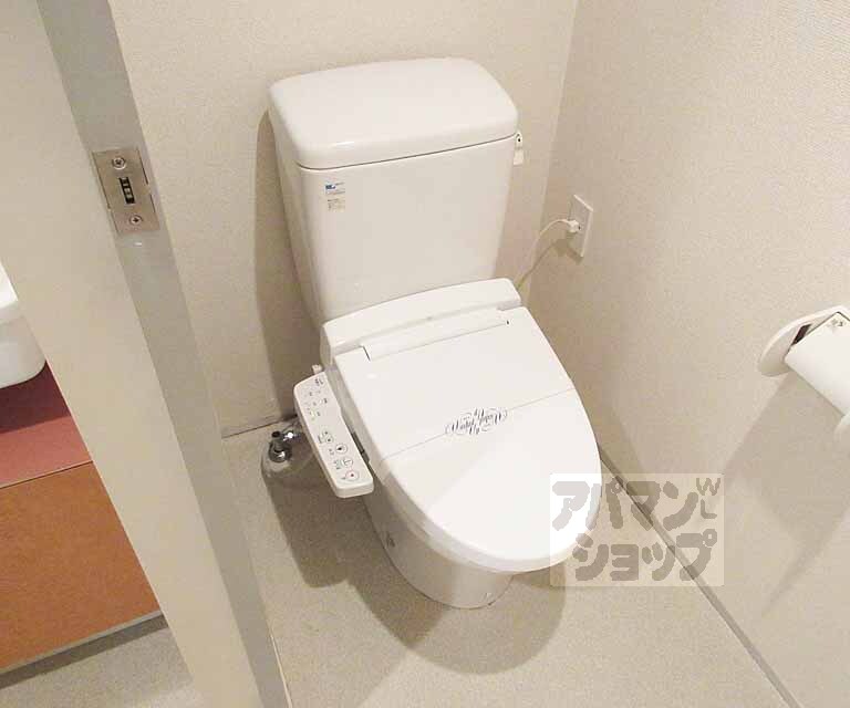 トイレ　ウォシュレット付いています