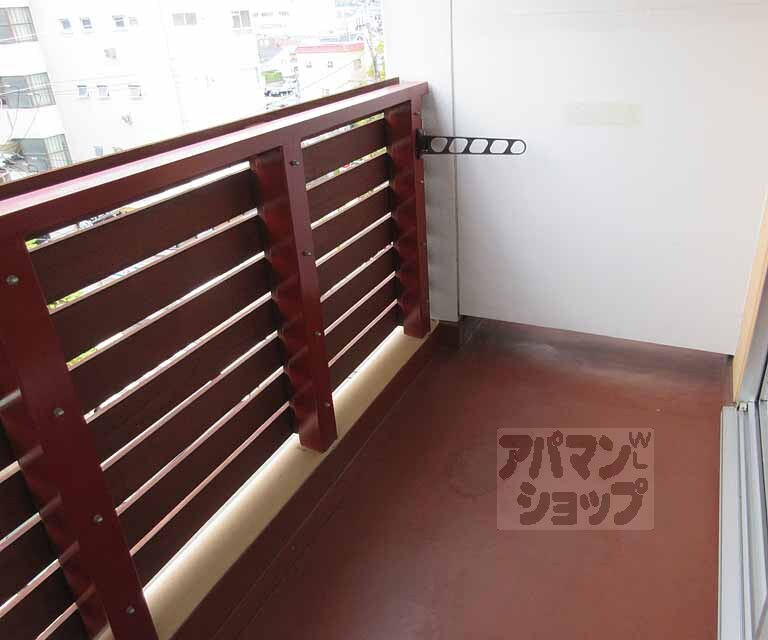 バルコニー　バルコニーでこの広さ