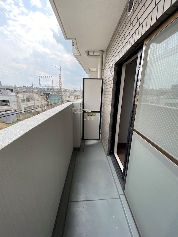 バルコニー　違うお部屋の写真です。ご参考までに