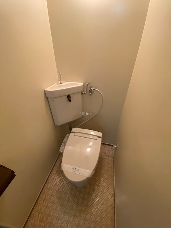 トイレ　違うお部屋の写真です。ご参考までに