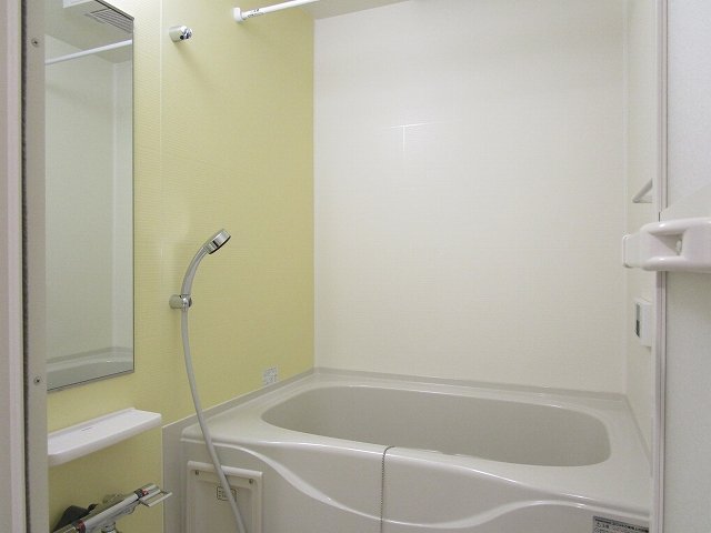 バス・シャワールーム　ゆったり過ごせるお風呂です