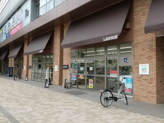 コンビニ　ローソン　流山おおたかの森西店（コンビニ）まで822m