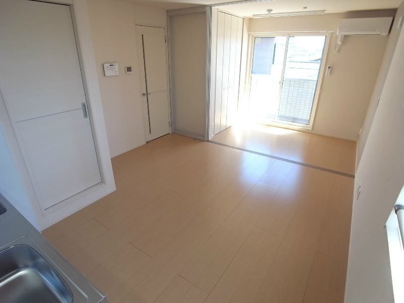 居室・リビング　窓が２面あり、採光良好です＾＾