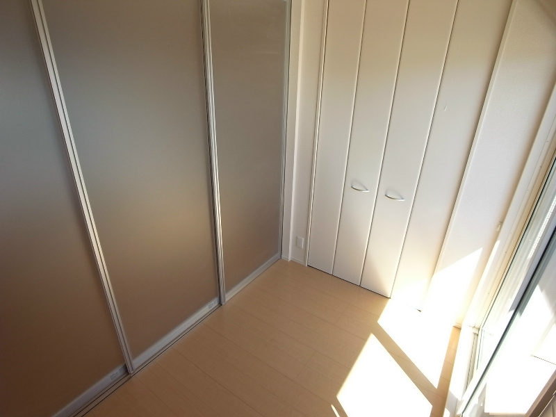 その他部屋・スペース　仕切りを閉めれば寝室になりますね