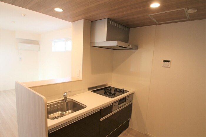 キッチン　３口コンロ・グリル付きです☆