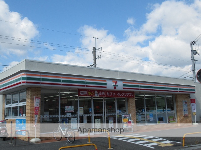 コンビニ　セブンイレブン（コンビニ）まで674m