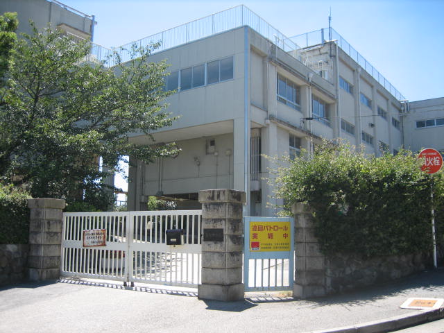 中学校　宝塚市立　宝梅中学校（中学校）まで1617m