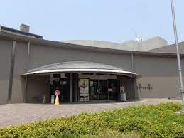 図書館　ライブラリーうたづ（図書館）まで143m