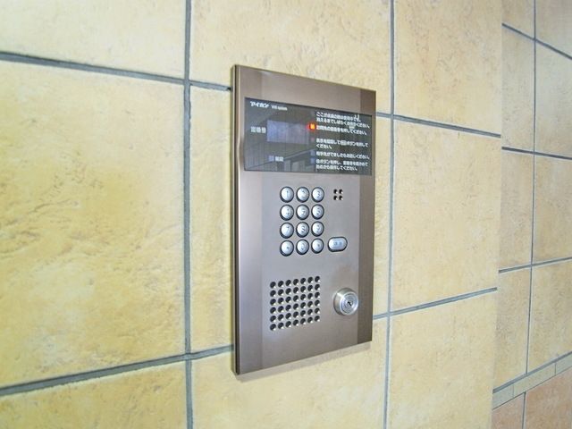 セキュリティ　♪オートロックで安心を掛けるお♪