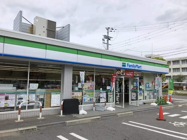 コンビニ　ファミリーマート堺大泉緑地店（コンビニ）まで624m