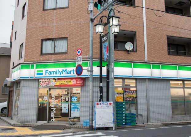 コンビニ　ファミリーマート南砂六丁目店（コンビニ）まで105m