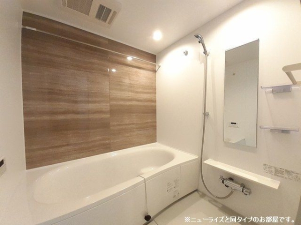 バス・シャワールーム　※参考写真　同建築メーカー施工の同間取完成他物件のものです。