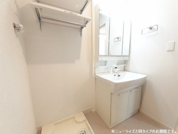 洗面設備　※参考写真　同建築メーカー施工の同間取完成他物件のものです。