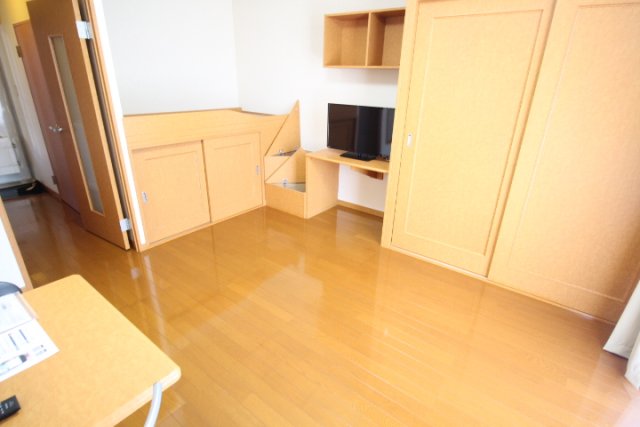 居室・リビング　同物件別号室