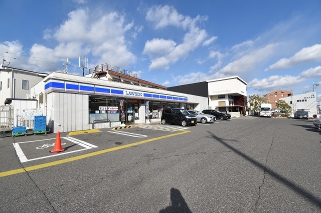 コンビニ　ローソン　箕面船場西二丁目店（コンビニ）まで833m