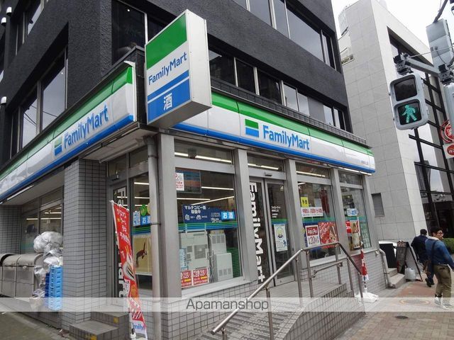 コンビニ　ファミリーマート（コンビニ）まで140m