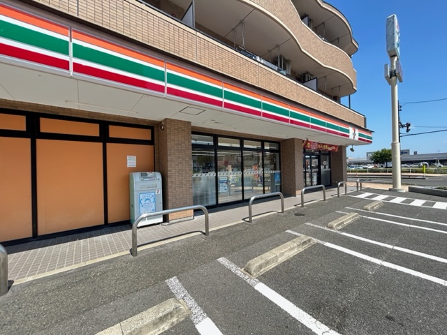 コンビニ　セブンイレブン仙台小鶴新田駅前店（コンビニ）まで300m