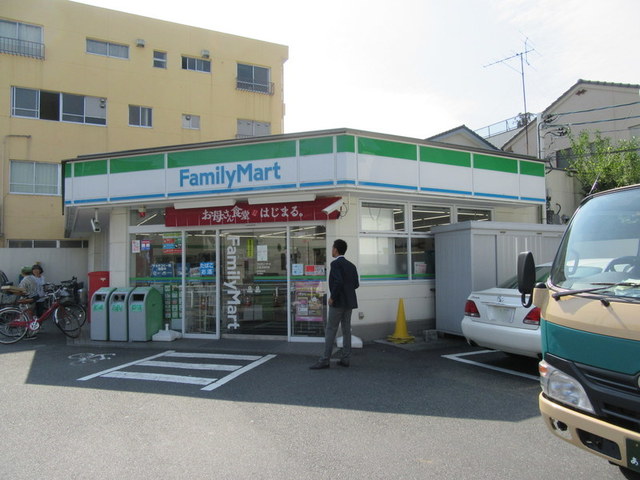 コンビニ　ファミリーマート大宮浅間町店（コンビニ）まで750m