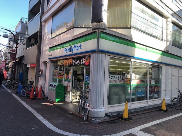 コンビニ　ファミリーマート大田梅屋敷店（コンビニ）まで82m