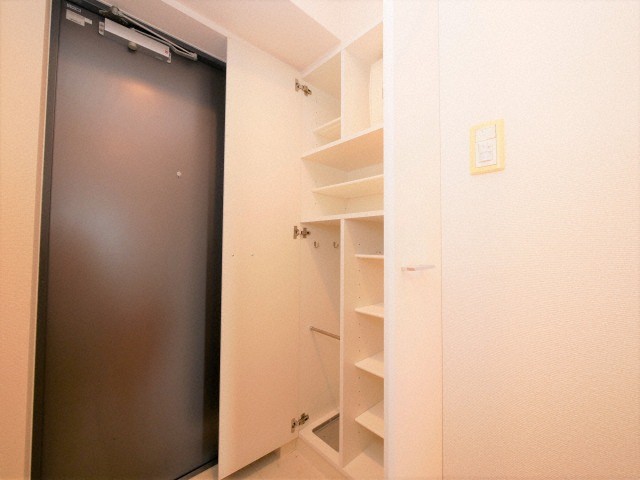 玄関　ルクレ京橋　下駄箱