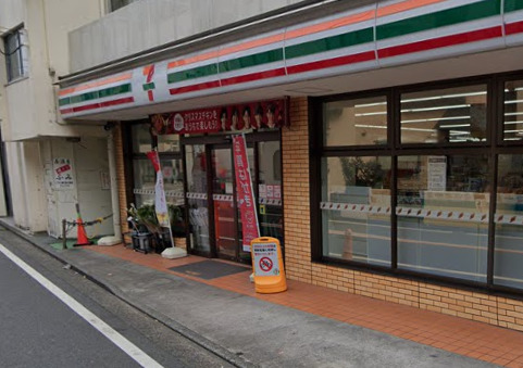 コンビニ　セブンイレブン（コンビニ）まで950m