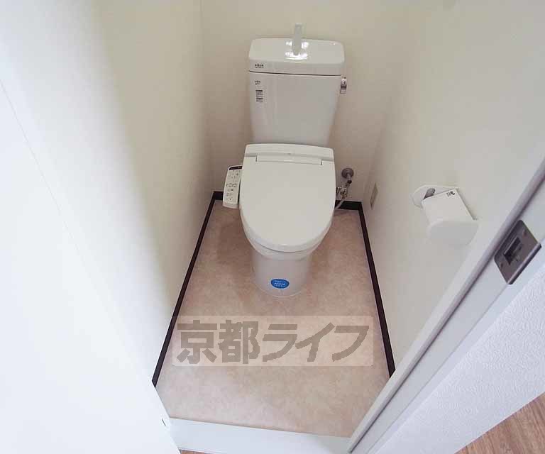 トイレ　ウォシュレットつきです。